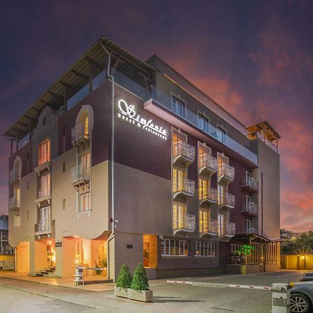 Simfonia Boutique Hotel Ramnicu Valcea Exterior photo