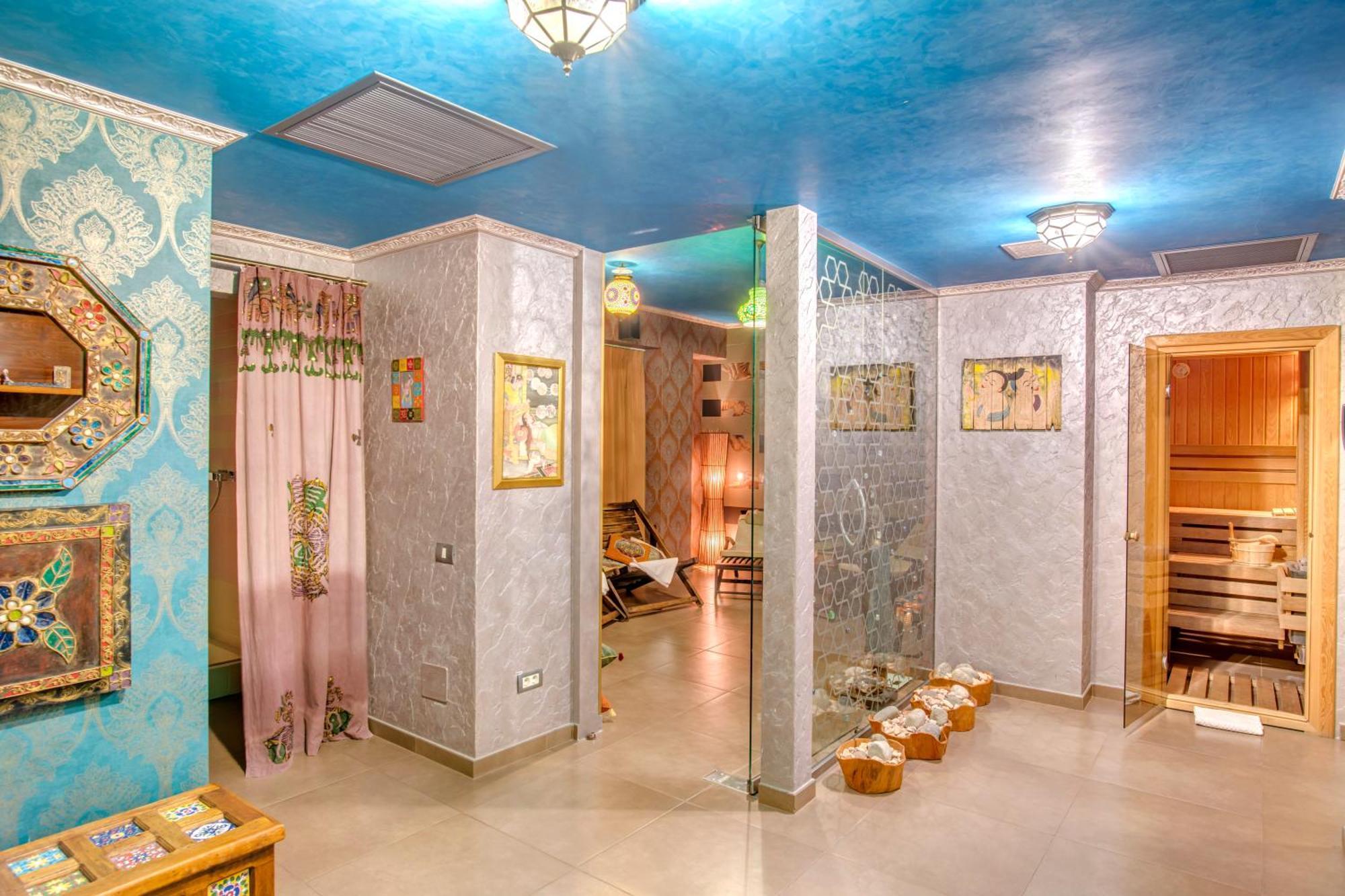Simfonia Boutique Hotel Ramnicu Valcea Exterior photo