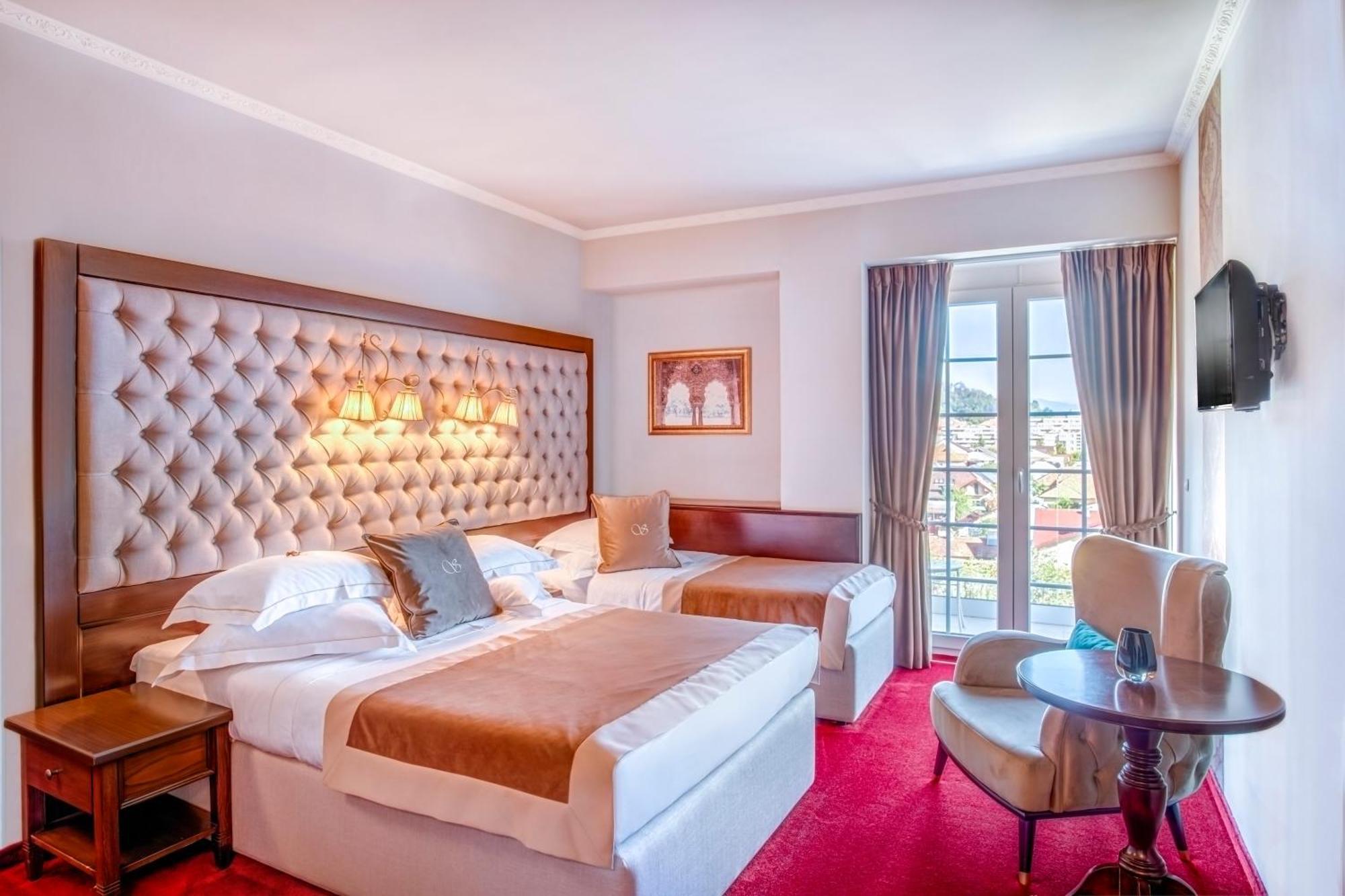 Simfonia Boutique Hotel Ramnicu Valcea Exterior photo