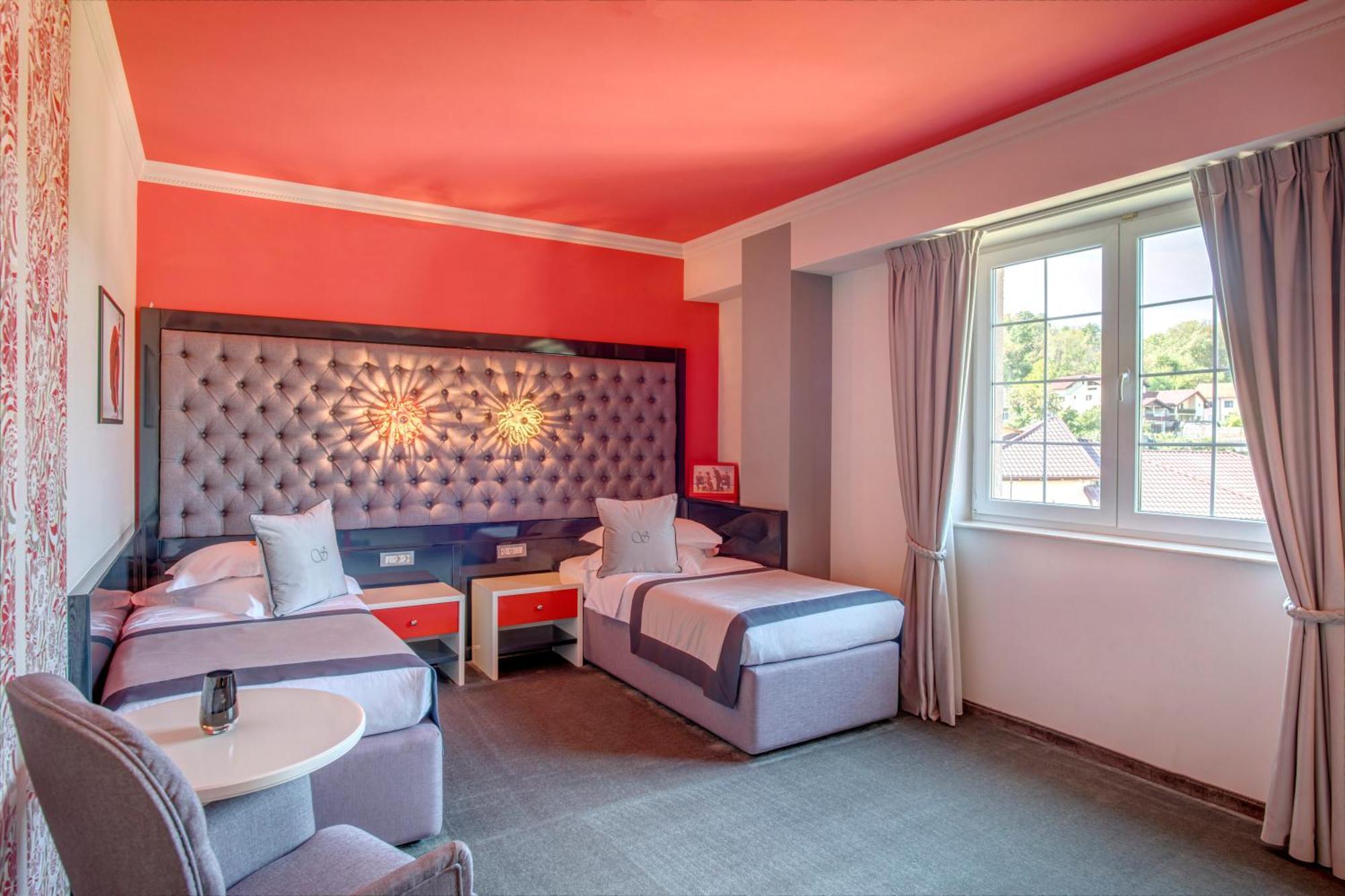 Simfonia Boutique Hotel Ramnicu Valcea Exterior photo