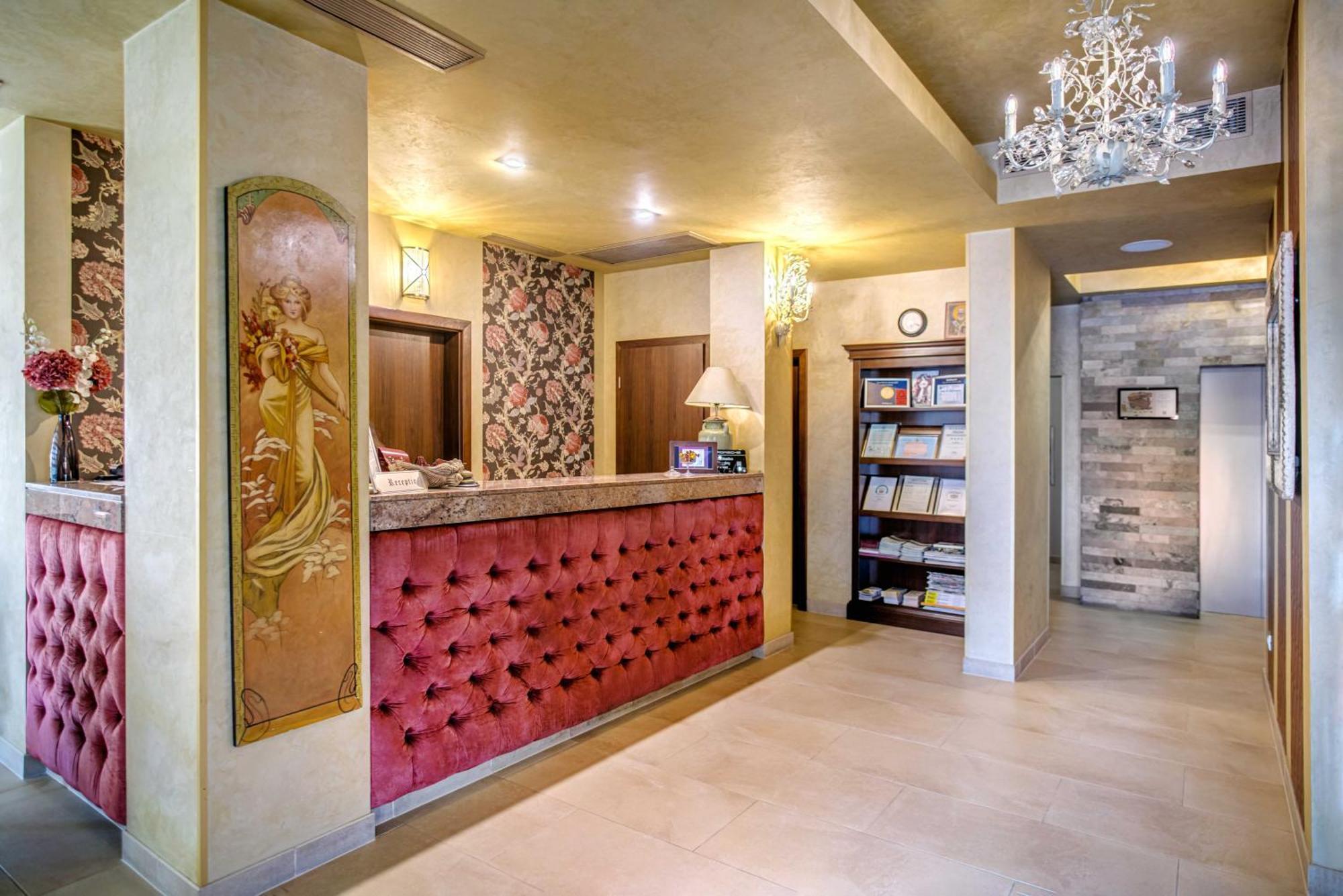 Simfonia Boutique Hotel Ramnicu Valcea Exterior photo